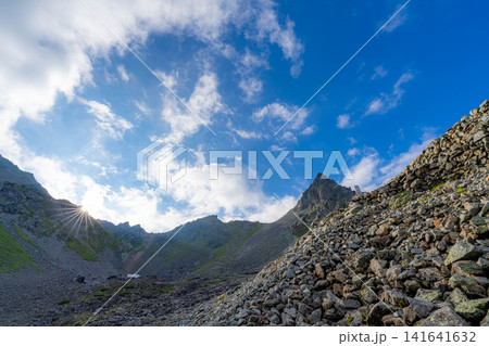 【山岳素材】殺生ヒュッテから見る夕方の風景と槍ヶ岳【長野県】 141641632