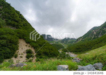 【山岳素材】槍ヶ岳登山風景【長野県】 141641646