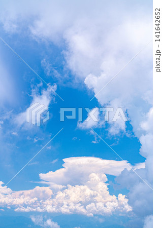 【空素材】蝶ヶ岳山頂から見る夏の空【長野県】 【空素材】蝶ヶ岳山頂から見る夏の空【長野県】 141642652