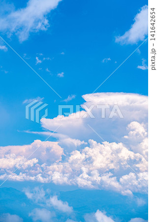 【空素材】蝶ヶ岳山頂から見る夏の空【長野県】 【空素材】蝶ヶ岳山頂から見る夏の空【長野県】 141642654