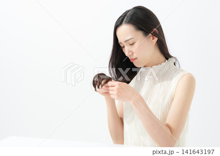 女性　ヘアケア	 141643197
