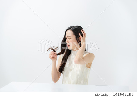 女性 ヘアケア 女性 ヘアケア 141643199