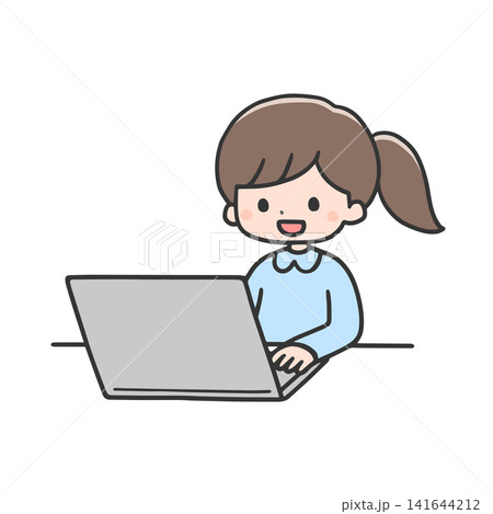 ノートパソコンを操作する笑顔の女の子 ノートパソコンを操作する笑顔の女の子 141644212