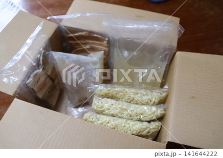 通販で届いた沖縄そばの詰め合わせセット 通販で届いた沖縄そばの詰め合わせセット 141644222
