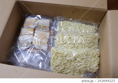 通販で届いた沖縄そばの詰め合わせセット 通販で届いた沖縄そばの詰め合わせセット 141644223