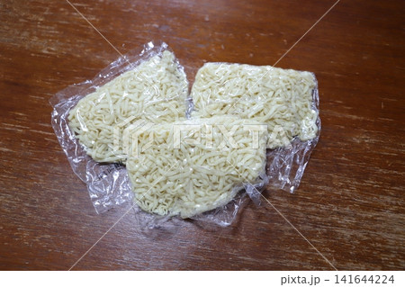 通販で届いた沖縄そばの詰め合わせセット　麺 141644224