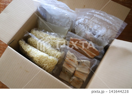 通販で届いた沖縄そばの詰め合わせセット 通販で届いた沖縄そばの詰め合わせセット 141644228