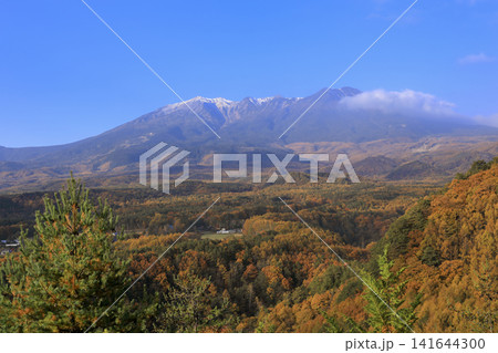 開田高原の紅葉と御岳山 開田高原の紅葉と御岳山 141644300