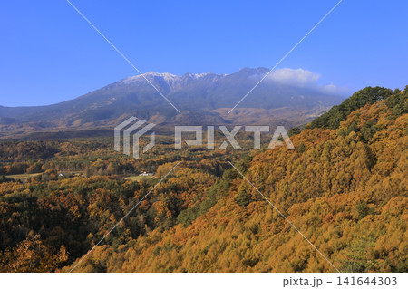 開田高原の紅葉と御岳山 開田高原の紅葉と御岳山 141644303