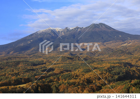 開田高原の紅葉と御岳山 開田高原の紅葉と御岳山 141644311