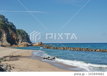 日本海 砂浜 海食崖 日本海 砂浜 海食崖 141644862