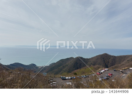 弥彦山　日本海　佐渡島遠望 141644906