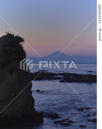 冬の立石海岸の静かな夕暮れ 自然風景 冬の立石海岸の静かな夕暮れ 自然風景 141646000