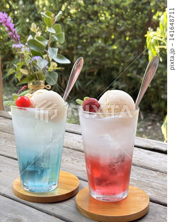 ピンクと水色のフロート　夏 141648711