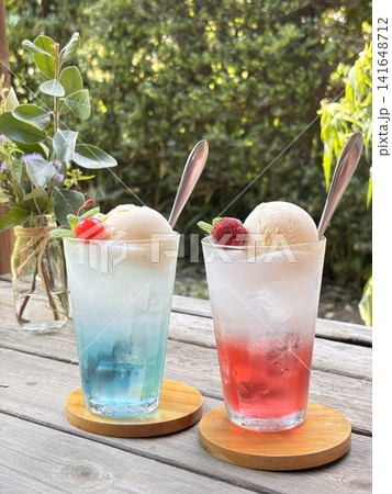 ピンクと水色のフロート 夏 ピンクと水色のフロート 夏 141648712