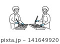 弁当を盛り付ける調理スタッフ 男女 141649920