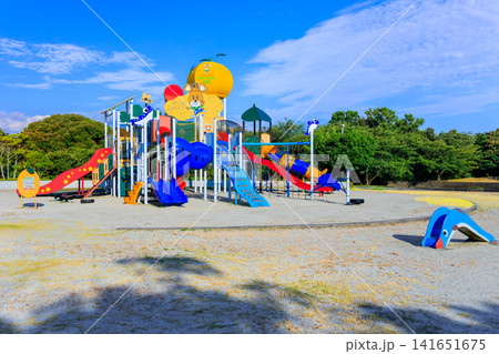 番所丘公園のちびっこ広場とカラフルな大型複合遊具(阿久根市) 番所丘公園のちびっこ広場とカラフルな大型複合遊具(阿久根市) 141651675