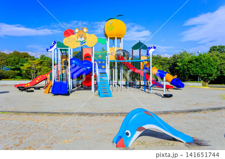 番所丘公園のちびっこ広場とカラフルな大型複合遊具(阿久根市) 番所丘公園のちびっこ広場とカラフルな大型複合遊具(阿久根市) 141651744