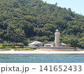 船上から見た灯台と海の景色 141652433