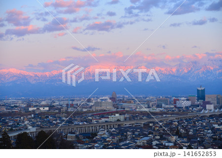 呉羽山公園展望台からの夕景(富山県富山市) 呉羽山公園展望台からの夕景(富山県富山市) 141652853