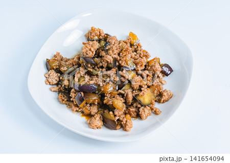 茄子とひき肉の肉味噌炒め 甘辛味の家庭料理 茄子とひき肉の肉味噌炒め 甘辛味の家庭料理 141654094