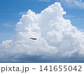 入道雲と青い空と戦闘機 141655042