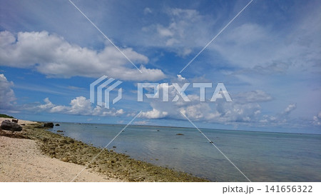 青い海と白砂。八重山の海。石垣島 青い海と白砂。八重山の海。石垣島 141656322