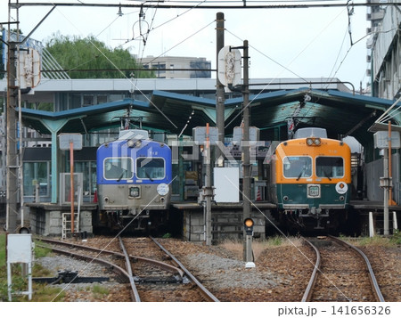 中央前橋駅で並ぶ上毛電鉄700型 141656326