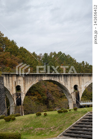 初秋の林とめがね橋 初秋の林とめがね橋 141656412