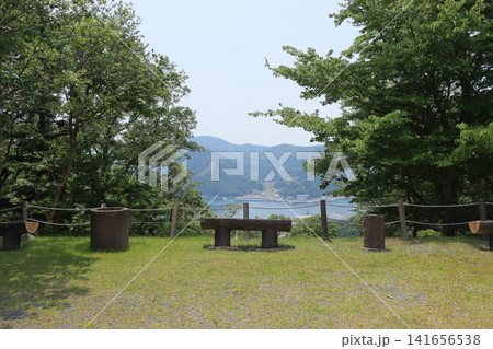 石浜から御前浜に行く道路にある休憩所と女川湾の眺め(宮城県女川町) 石浜から御前浜に行く道路にある休憩所と女川湾の眺め(宮城県女川町) 141656538