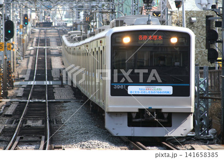 地下化工事中の頃の下北沢付近を行く小田急線3000形電車 141658385