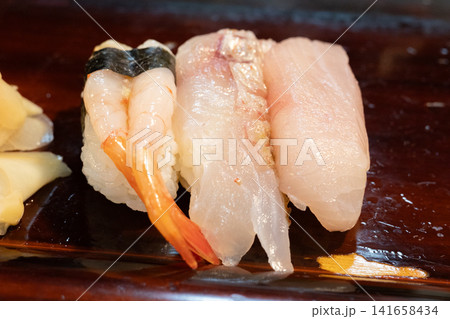 寿司屋の美味しい握り寿司 141658434