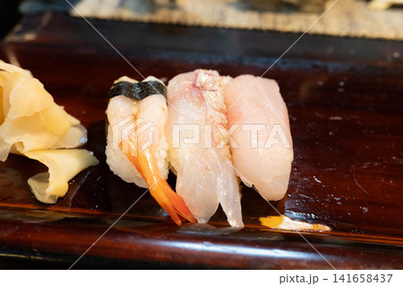 寿司屋の美味しい握り寿司 141658437