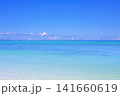 青空と透明なエメラルドグリーンの海がどこまでも広がる石垣島の南国風景 青空と透明なエメラルドグリーンの海がどこまでも広がる石垣島の南国風景 141660619