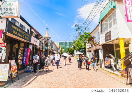 旧軽井沢のメインストリート 盛夏の旧軽井沢銀座通り 旧軽井沢のメインストリート 盛夏の旧軽井沢銀座通り 141662028