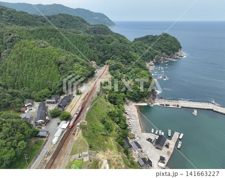 鎧駅に停車するキハ40形 山陰本線 鎧駅に停車するキハ40形 山陰本線 141663227