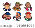 浮き輪で遊ぶ夏の元気な子供たち 141664094
