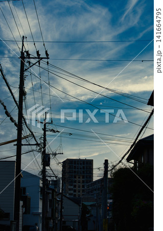 街中で見る空 141664795