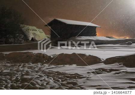 降雪・白川郷ライトアップ・白川郷荻町合掌集落【岐阜県大野郡白川村】 降雪・白川郷ライトアップ・白川郷荻町合掌集落【岐阜県大野郡白川村】 141664877