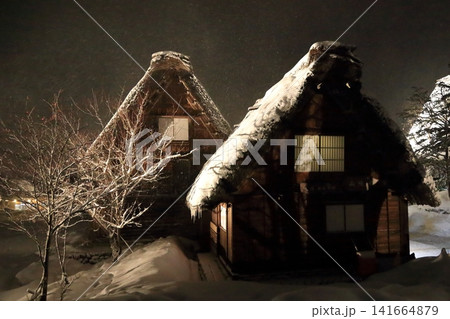 降雪・白川郷ライトアップ・白川郷荻町合掌集落【岐阜県大野郡白川村】 降雪・白川郷ライトアップ・白川郷荻町合掌集落【岐阜県大野郡白川村】 141664879