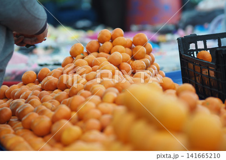Fresh oranges at a market stall in a busy city Fresh oranges at a market stall in a busy city 141665210
