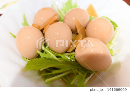 うずら卵の中華風煮込み 味付け卵の前菜メニュー 141666009