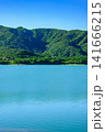 青く穏やかな湖面と深い緑の山々が広がる石垣島底原ダムの美しい風景 青く穏やかな湖面と深い緑の山々が広がる石垣島底原ダムの美しい風景 141666215