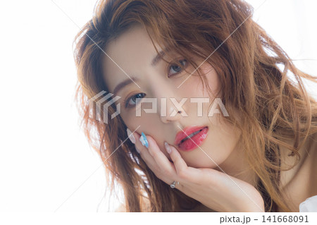 カラコンをした女性 カラコンをした女性 141668091