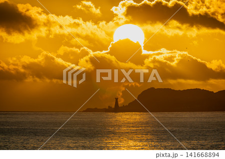 Golden Sunrise at Dawulun Fishing Port in Keelung, Taiwan Golden Sunrise at Dawulun Fishing Port in Keelung, Taiwan 141668894
