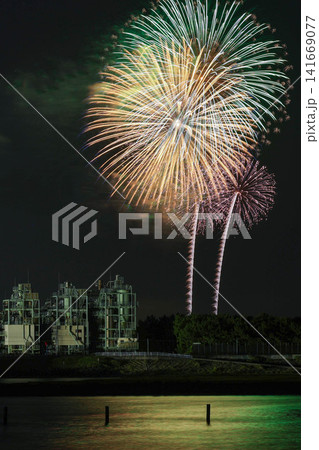 花火と工場夜景 花火と工場夜景 141669077