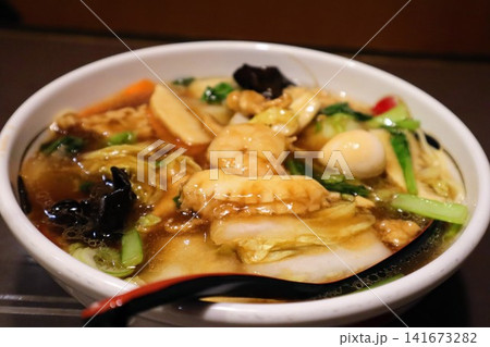 五目ラーメンのクローズアップ 五目ラーメンのクローズアップ 141673282