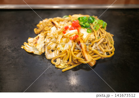 キャベツとイカのソース焼きそば キャベツとイカのソース焼きそば 141673512
