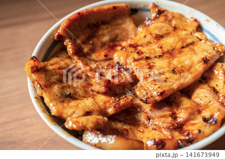 豚肉の照り焼き、ご飯のお供のイメージ 豚肉の照り焼き、ご飯のお供のイメージ 141673949