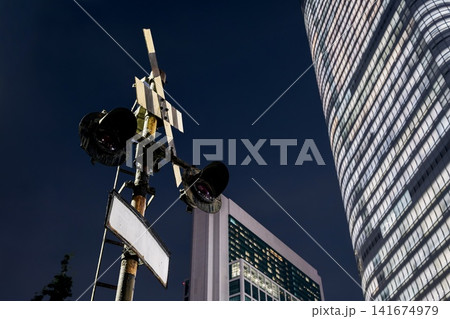 東京都、銀座に残る浜離宮前踏切跡 東京都、銀座に残る浜離宮前踏切跡 141674979